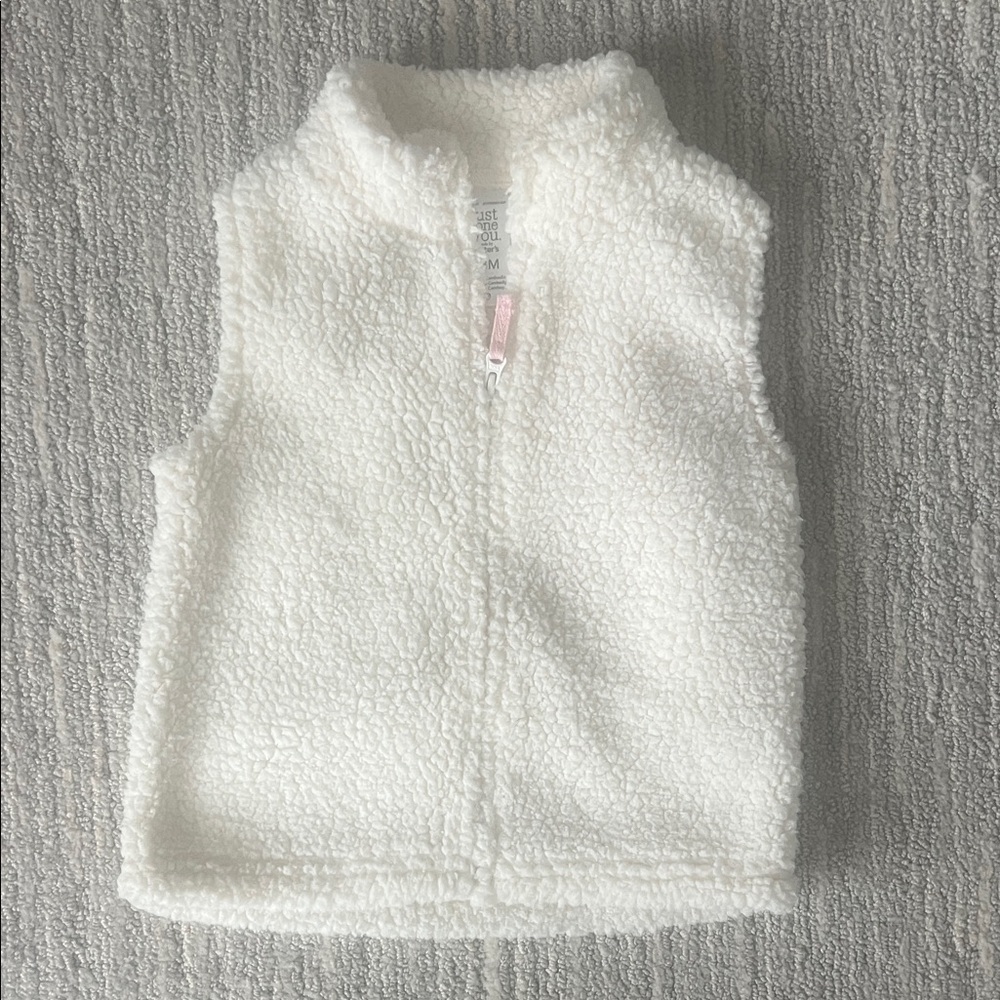Carter's kids White Sherpa Vest - 18 months - Picture 1 of 3